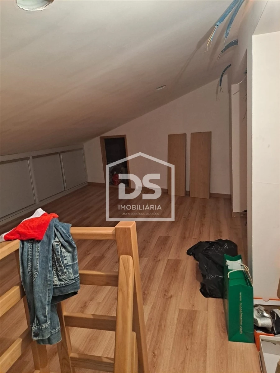 Moradia T3 para Venda em Duas Igrejas Foto 20