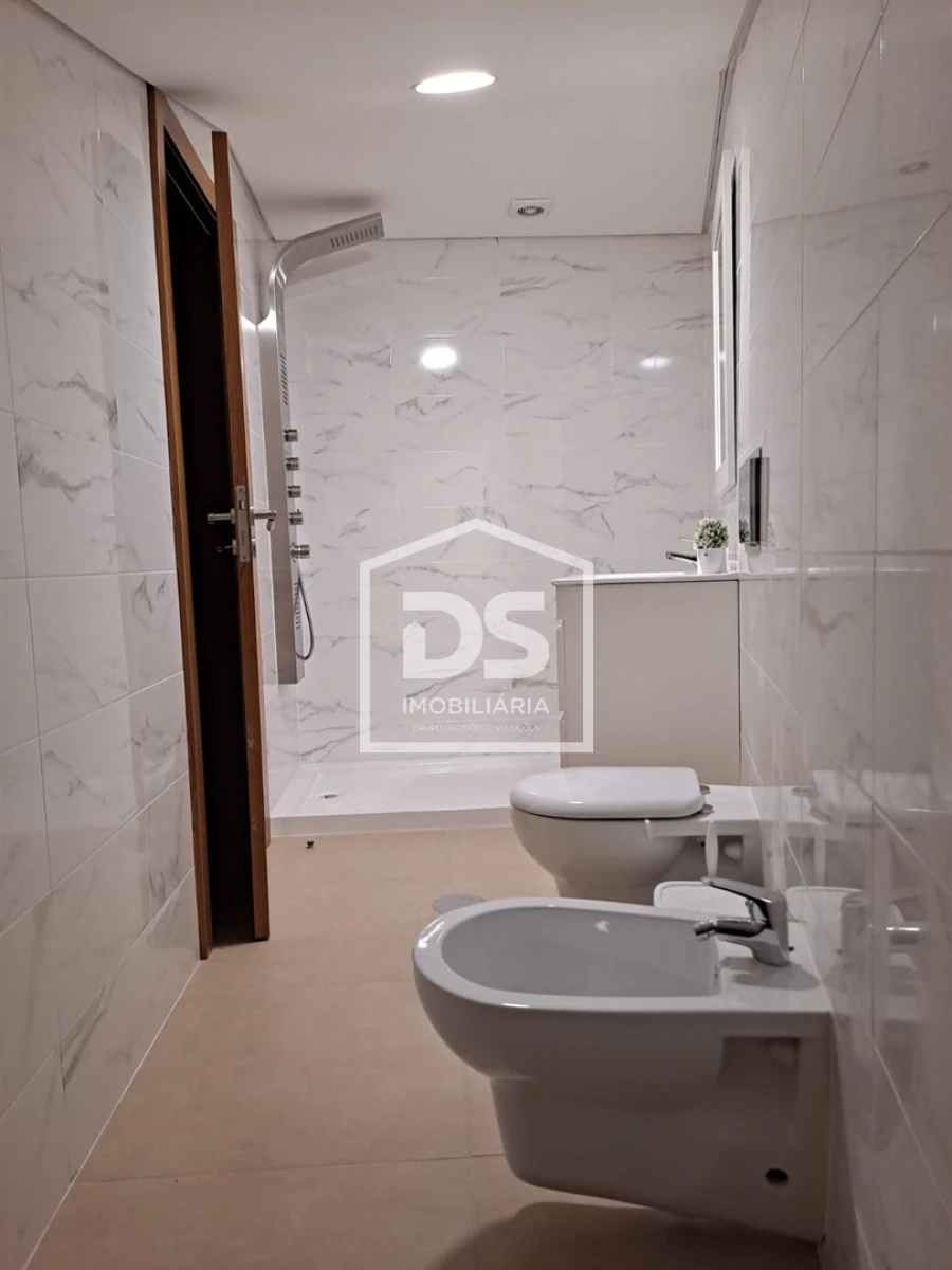 Moradia T3 para Venda em Duas Igrejas Foto 26