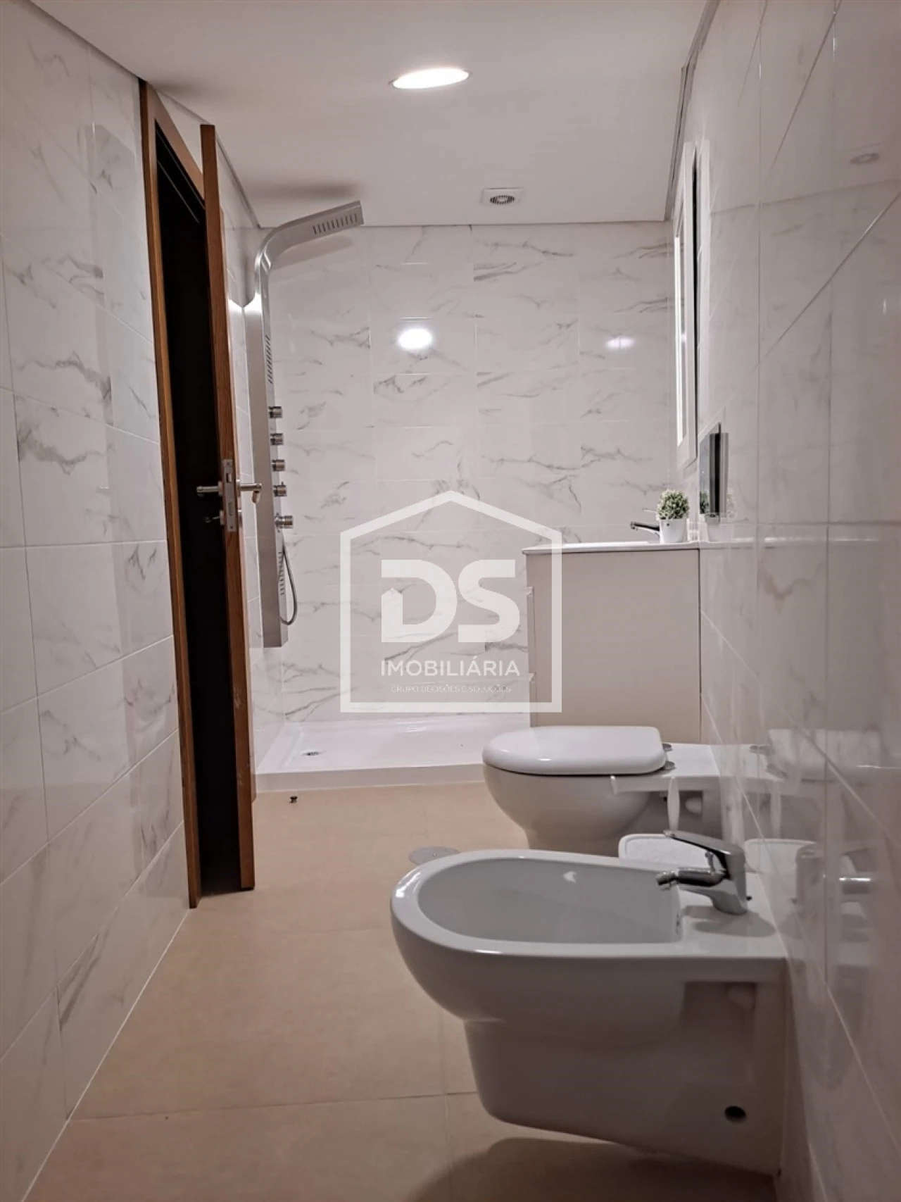 Moradia T3 para Venda em Duas Igrejas Foto 26