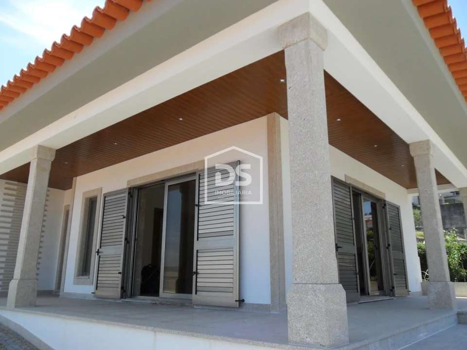 Moradia T3 para Venda em Duas Igrejas Foto 24