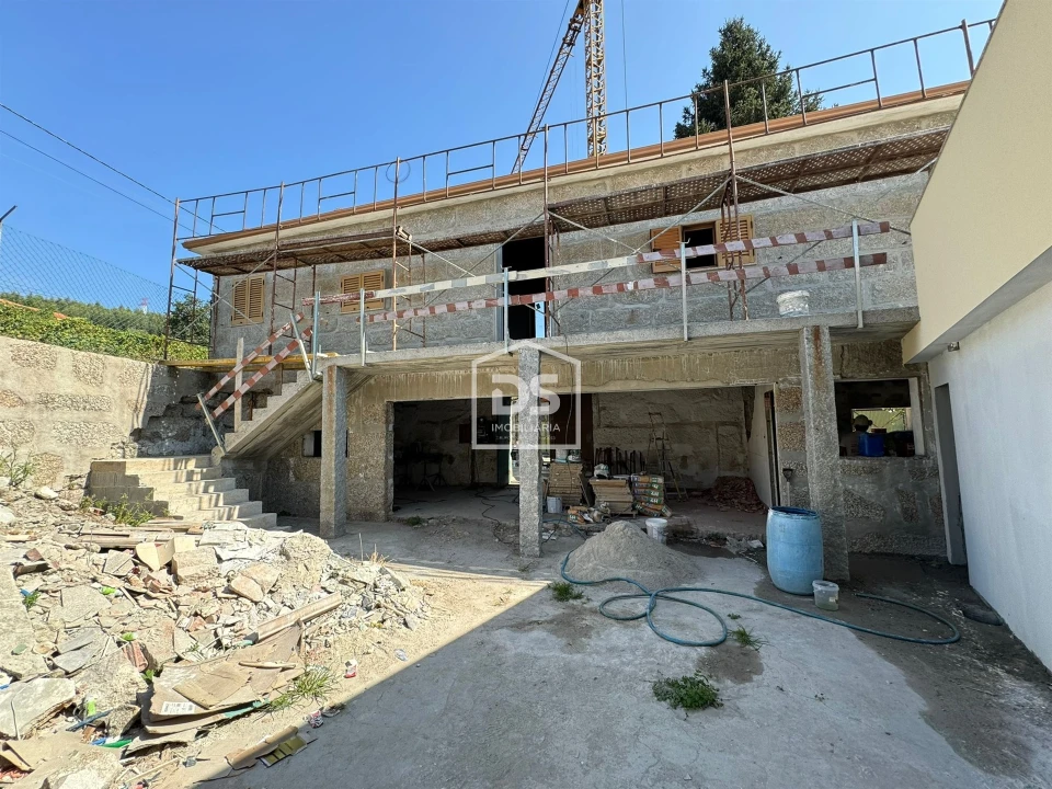 Moradia T4 para Venda em Paredes Foto 3