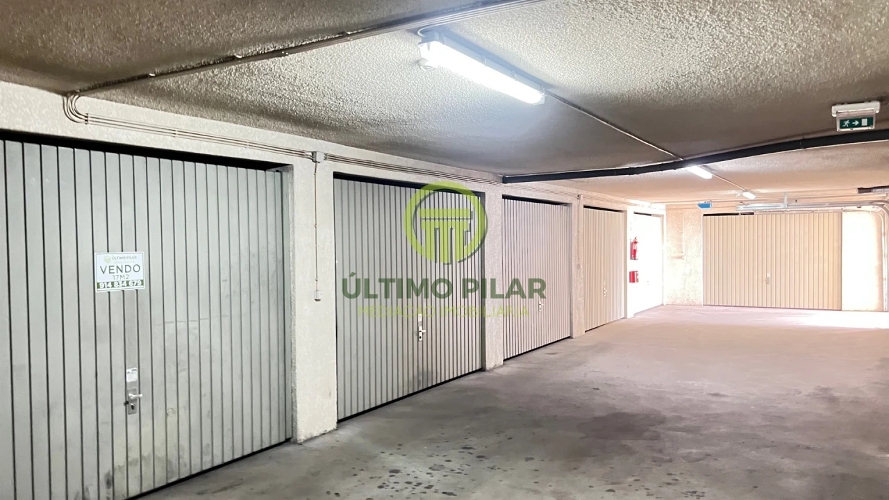 Garagem para Venda em Sé, Santa Maria e Meixedo Foto 12