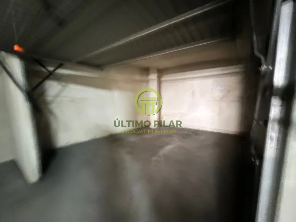Garagem para Venda em Sé, Santa Maria e Meixedo Foto 5