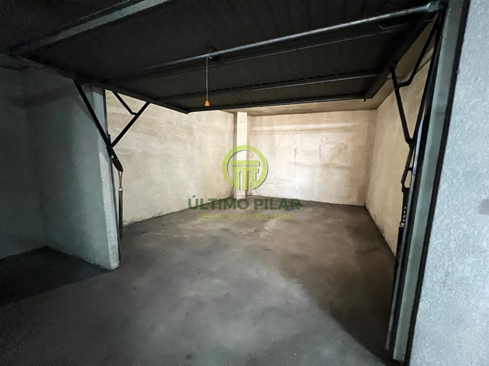 Garagem para Venda em Sé, Santa Maria e Meixedo Foto 7