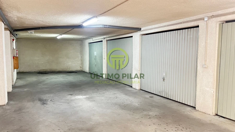 Garagem para Venda em Sé, Santa Maria e Meixedo Foto 10