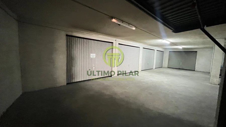 Garagem para Venda em Sé, Santa Maria e Meixedo Foto 9