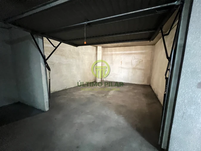 Garagem para Venda em Sé, Santa Maria e Meixedo Foto 7