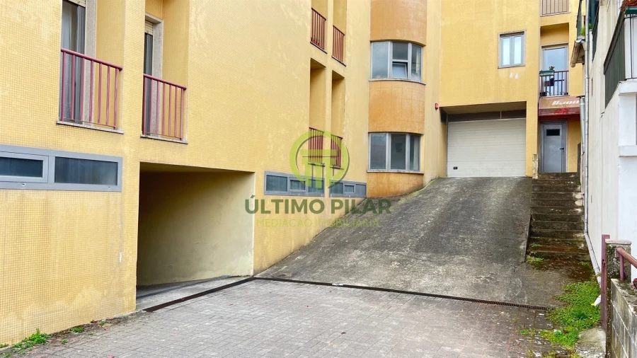 Garagem para Venda em Sé, Santa Maria e Meixedo
