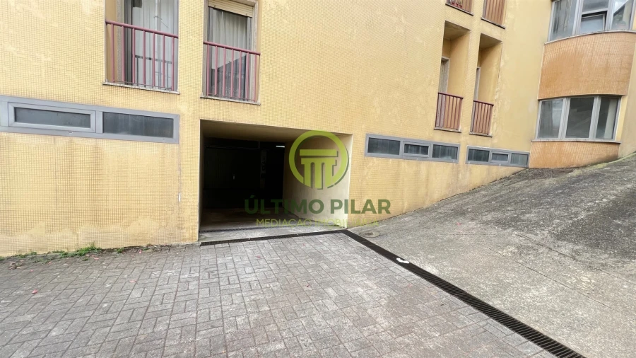 Garagem para Venda em Sé, Santa Maria e Meixedo Foto 3