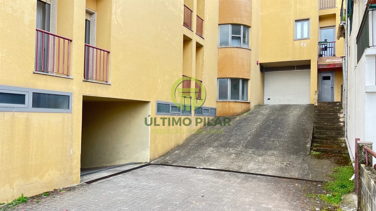 Garagem para Venda em Sé, Santa Maria e Meixedo Foto 1