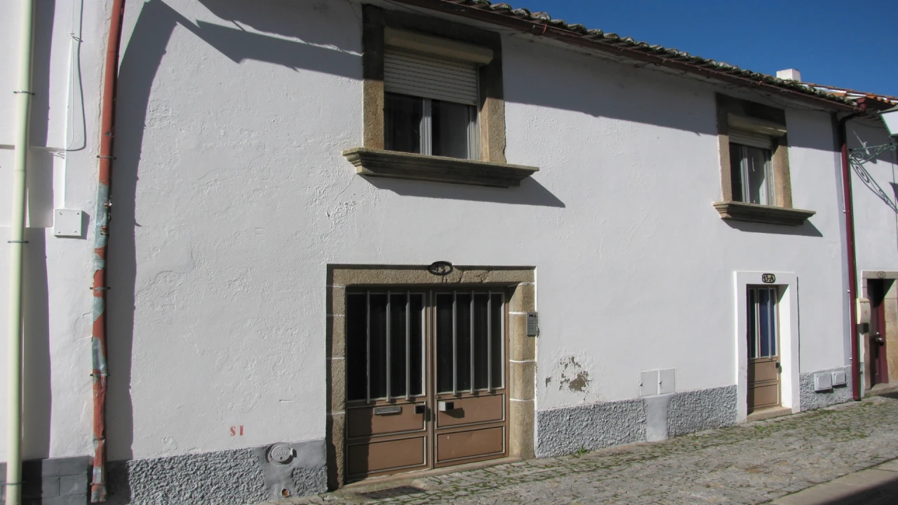 Moradia T5 para Venda em Miranda do Douro Foto 2