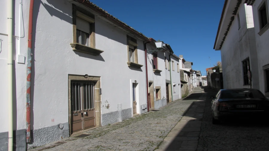 Moradia T5 para Venda em Miranda do Douro Foto 3