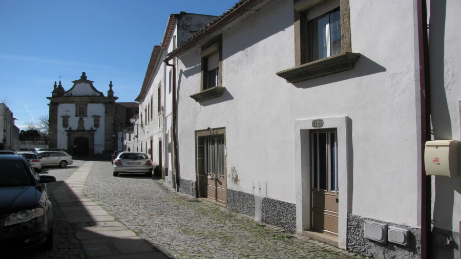 Moradia T5 para Venda em Miranda do Douro Foto 1