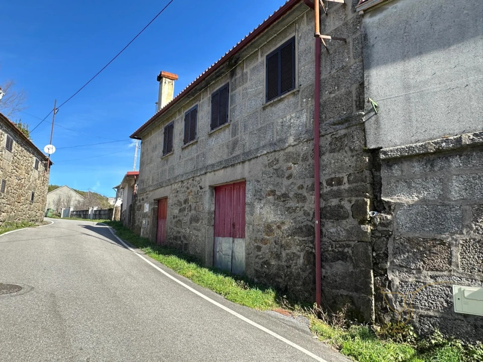 Moradia T3 para Venda em Castro Laboreiro e Lamas de Mouro Foto 1