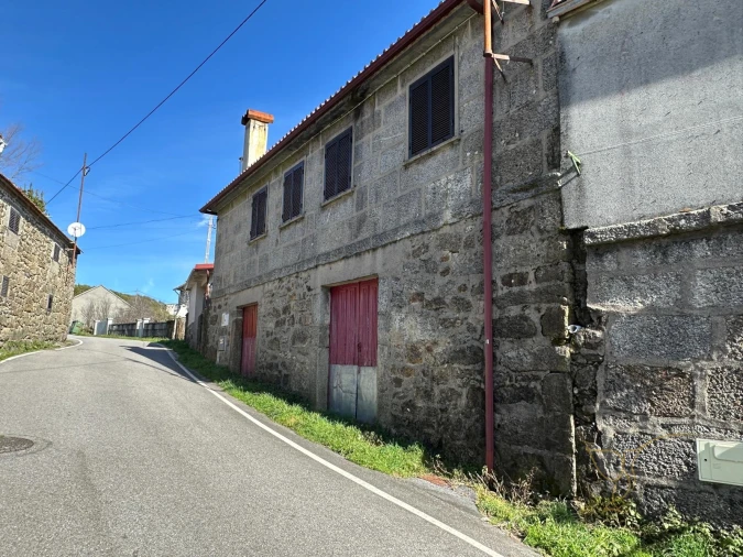 Moradia T3 para Venda em Castro Laboreiro e Lamas de Mouro Foto 1