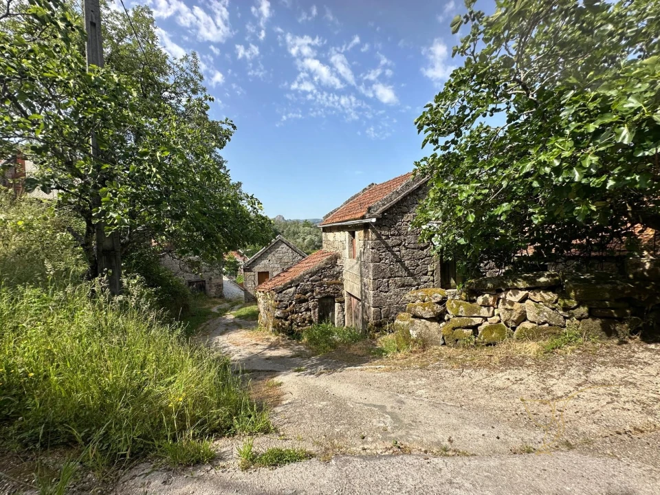Moradia T0 para Venda em Castro Laboreiro e Lamas de Mouro Foto 5