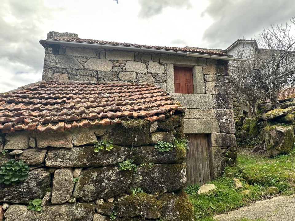 Moradia T0 para Venda em Castro Laboreiro e Lamas de Mouro Foto 2