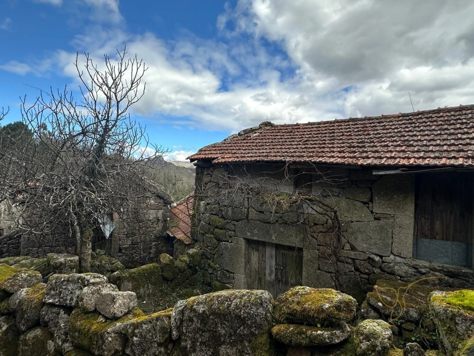 Moradia T0 para Venda em Castro Laboreiro e Lamas de Mouro Foto 3