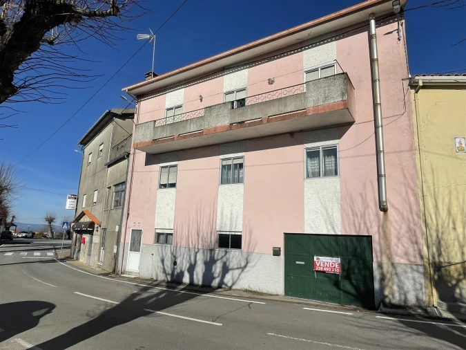 Moradia T4 para Venda em Melo e Nabais