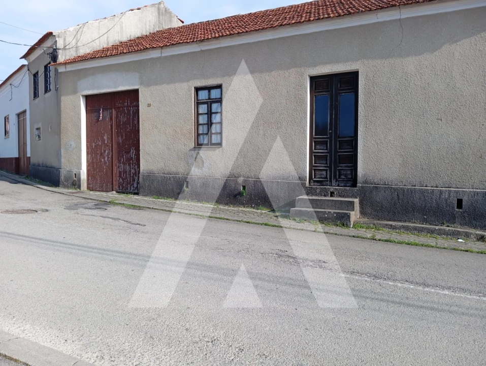 Moradia T2 para Venda em Oiã Foto 1