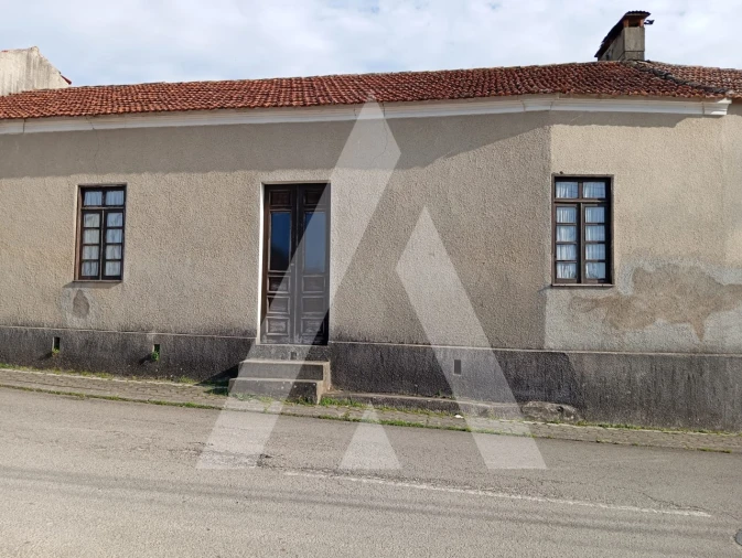 Moradia T2 para Venda em Oiã Foto 2