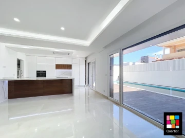 Moradia T4 para Venda em Corroios