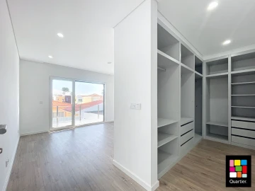 Moradia T4 para Venda em Corroios