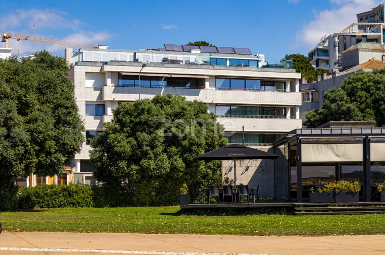 Apartamento T3 para Arrendamento em Aldoar, Foz do Douro e Nevogilde Foto 3
