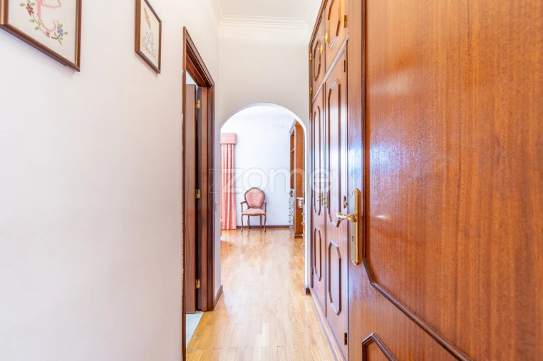 Moradia T4 para Venda em Sandim, Olival, Lever e Crestuma Foto 10