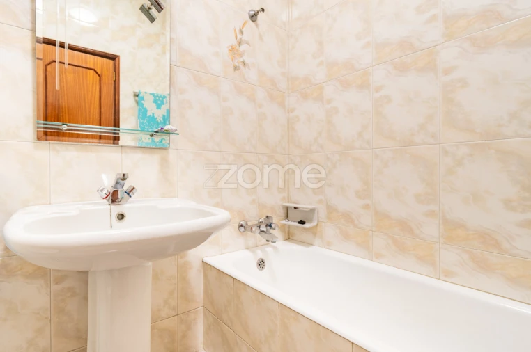 Moradia T4 para Venda em Sandim, Olival, Lever e Crestuma Foto 7