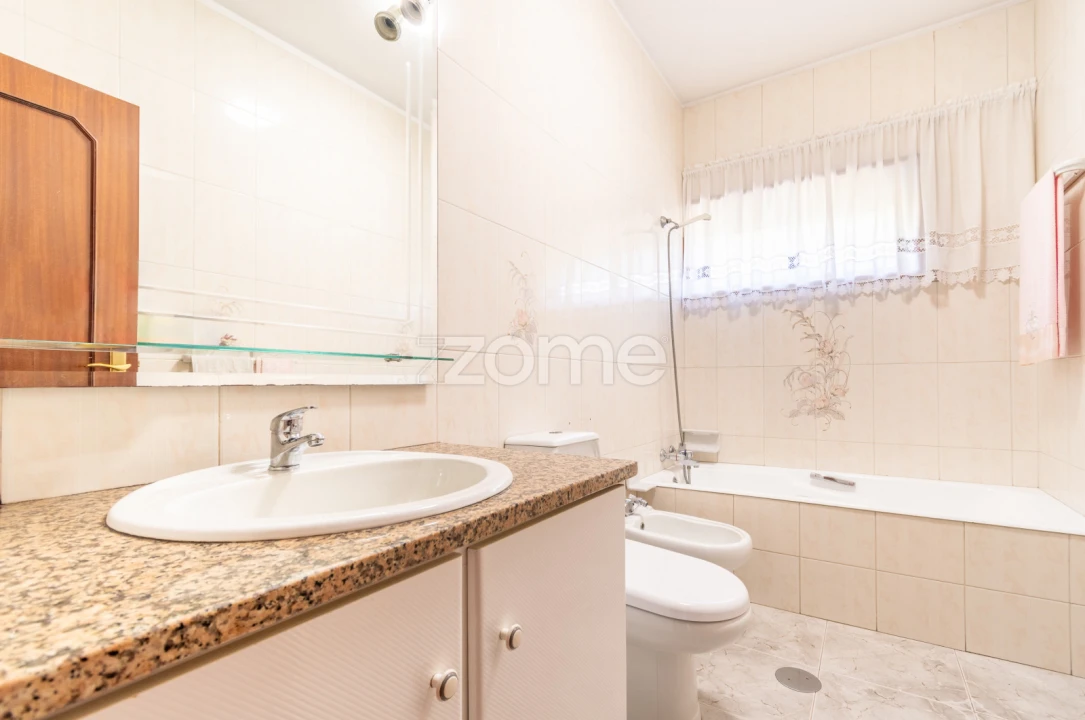 Moradia T4 para Venda em Sandim, Olival, Lever e Crestuma Foto 16