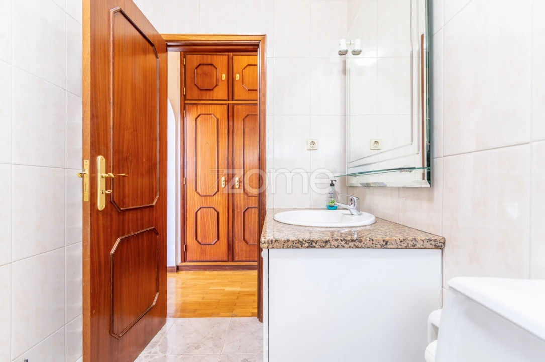 Moradia T4 para Venda em Sandim, Olival, Lever e Crestuma Foto 17