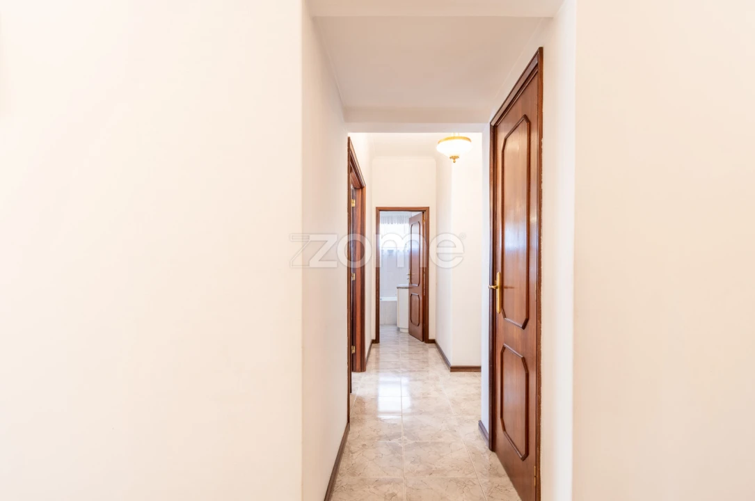 Moradia T4 para Venda em Sandim, Olival, Lever e Crestuma Foto 37