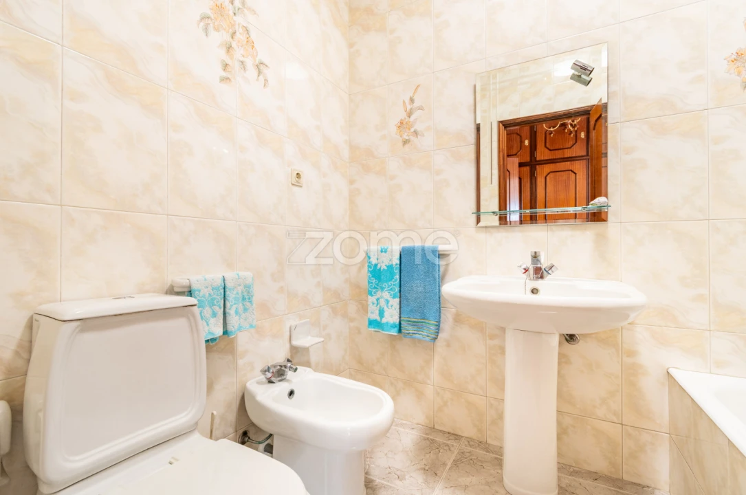 Moradia T4 para Venda em Sandim, Olival, Lever e Crestuma Foto 6