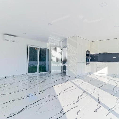 Moradia T4 para Venda em Antuzede e Vil de Matos Foto 4