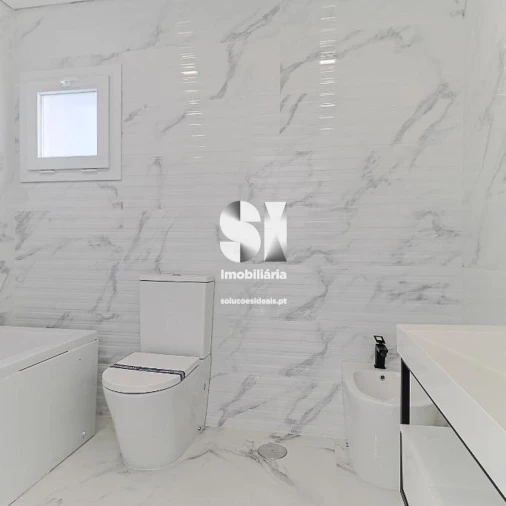 Moradia T4 para Venda em Antuzede e Vil de Matos Foto 11