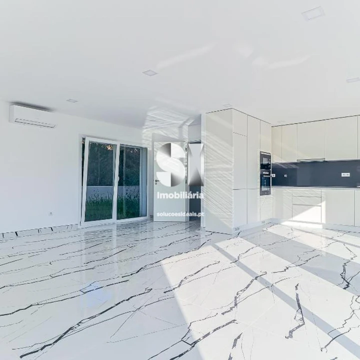 Moradia T4 para Venda em Antuzede e Vil de Matos Foto 4