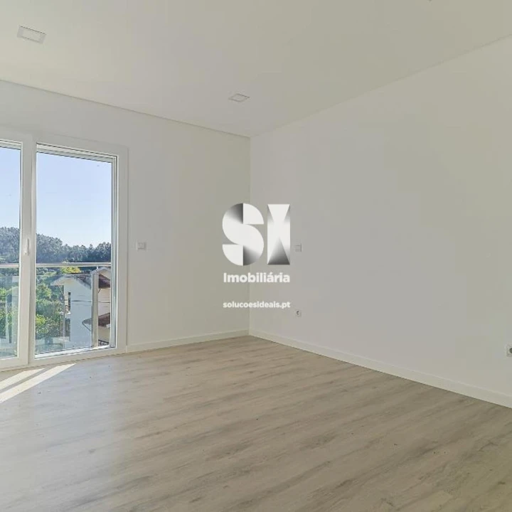 Moradia T4 para Venda em Antuzede e Vil de Matos Foto 17