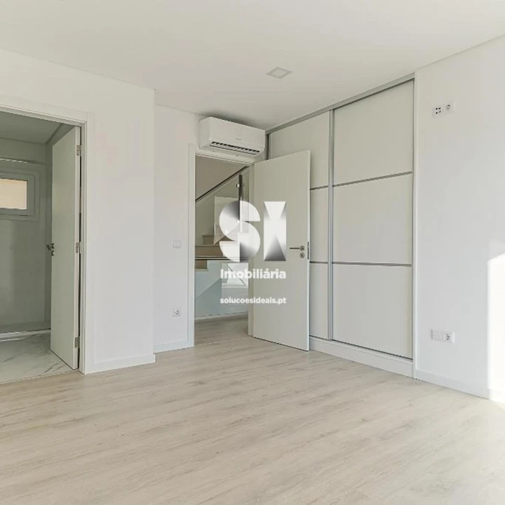 Moradia T4 para Venda em Antuzede e Vil de Matos Foto 18