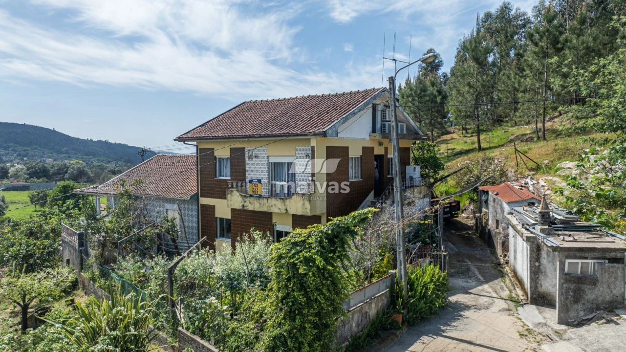 Moradia T4 para Venda em Pico de Regalados, Gondiães e Mós Foto 1