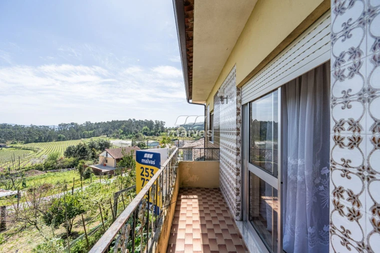 Moradia T4 para Venda em Pico de Regalados, Gondiães e Mós Foto 9