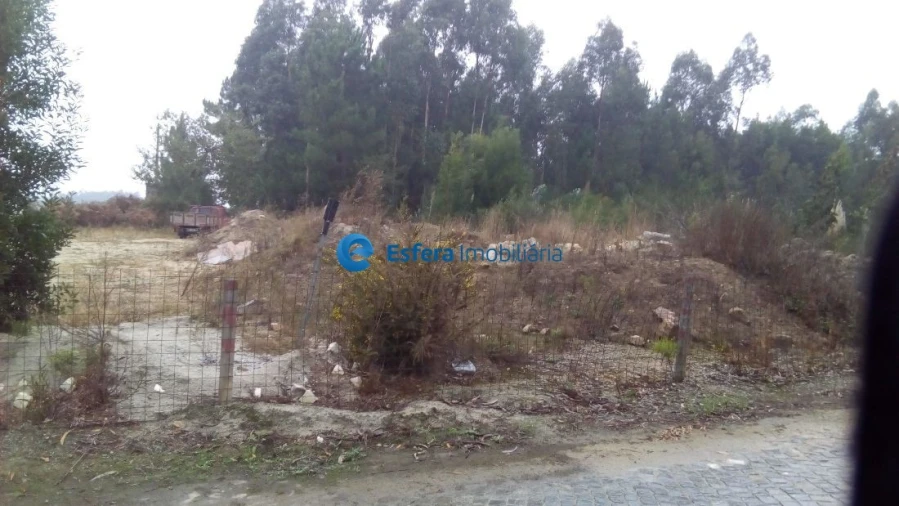 Terreno para Venda em Retorta e Tougues Foto 2