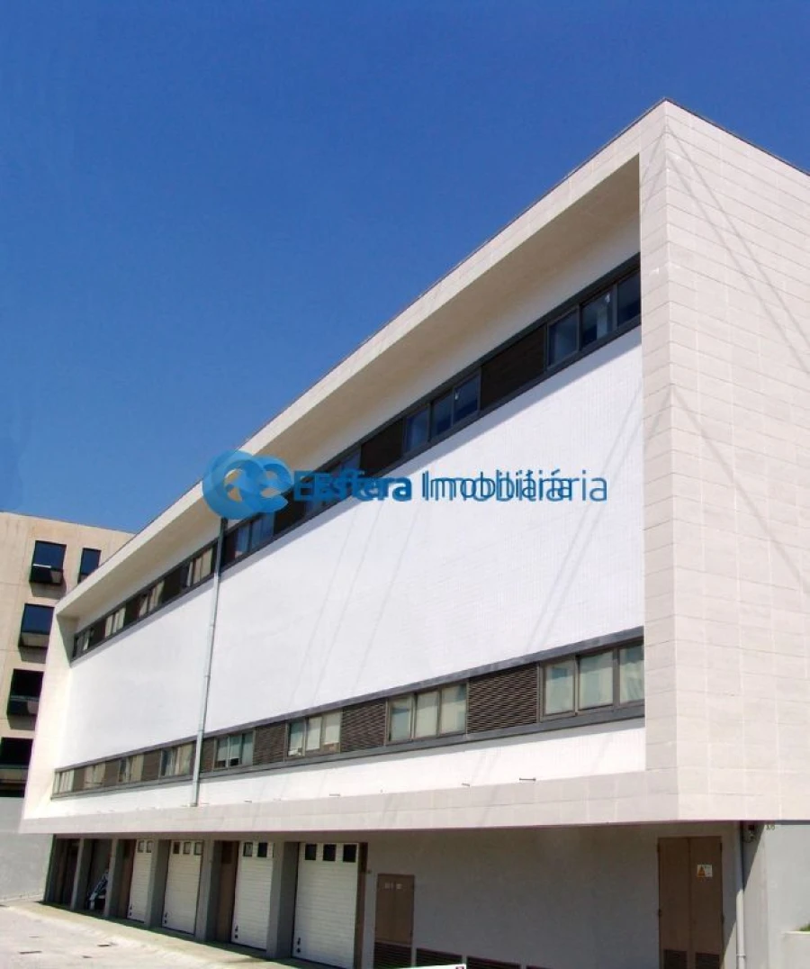 Loja para Venda em Cidade da Maia Foto 1