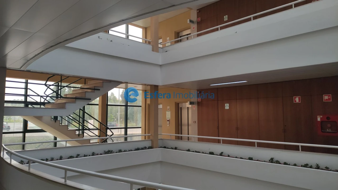 Loja para Arrendamento em Cidade da Maia Foto 4