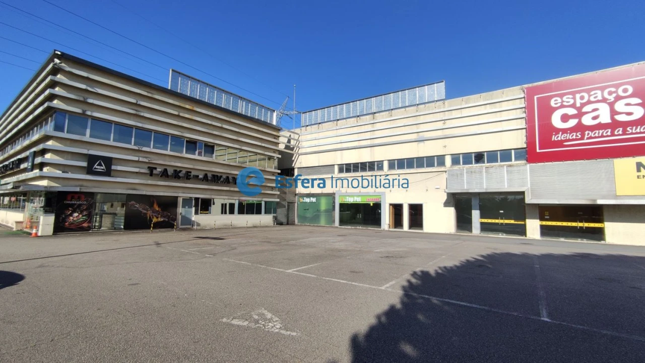 Loja para Arrendamento em Castêlo da Maia Foto 1