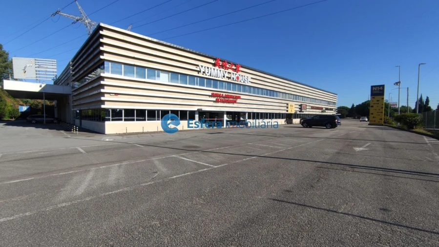 Loja para Arrendamento em Castêlo da Maia Foto 1