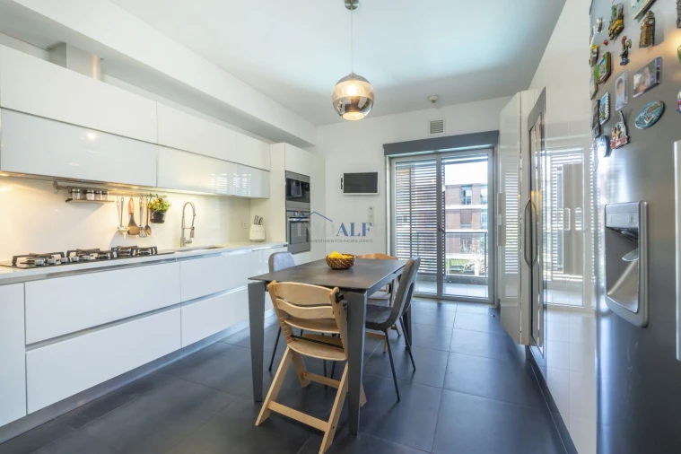 Apartamento T3 para Venda em Sacavém e Prior Velho Foto 11