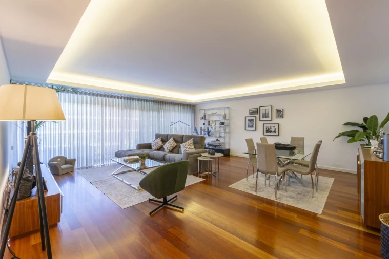 Apartamento T3 para Venda em Sacavém e Prior Velho Foto 4