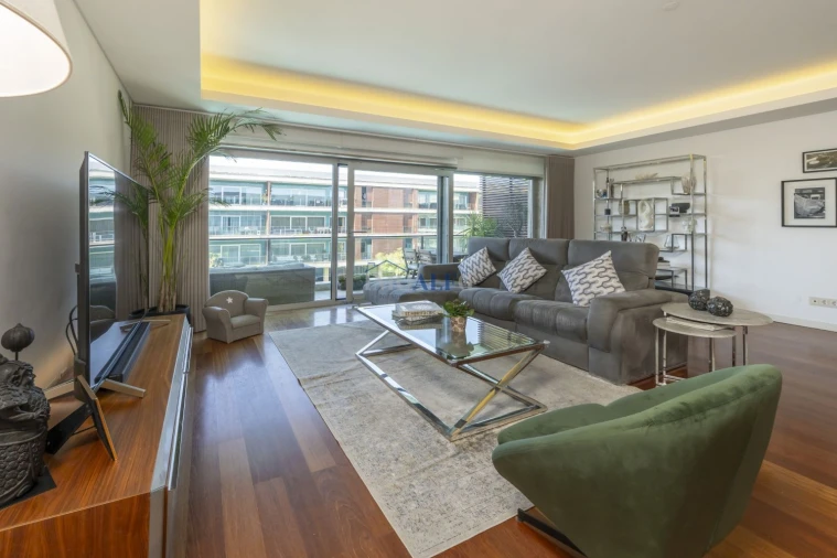 Apartamento T3 para Venda em Sacavém e Prior Velho Foto 5