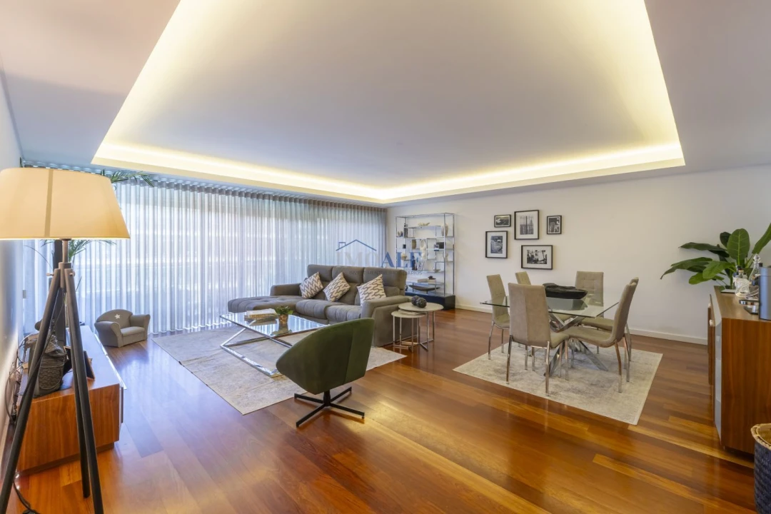 Apartamento T3 para Venda em Sacavém e Prior Velho Foto 4